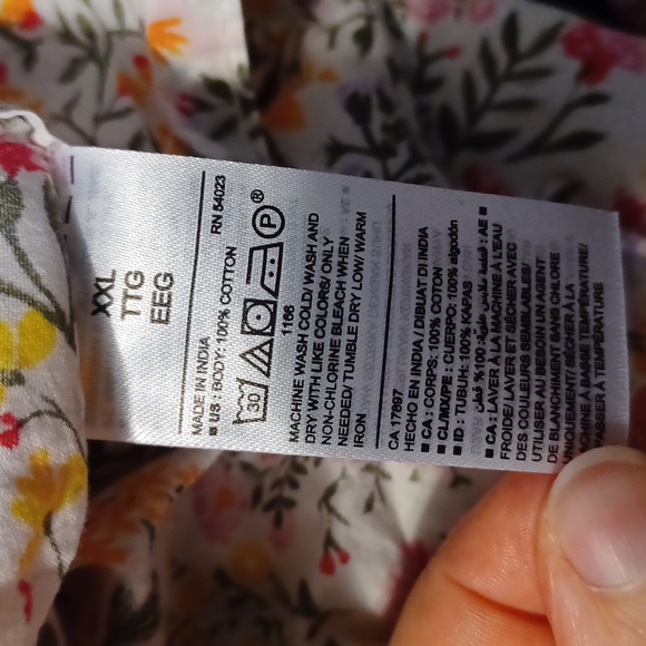 Pretty Spring floral button down - Picture 5 of 6